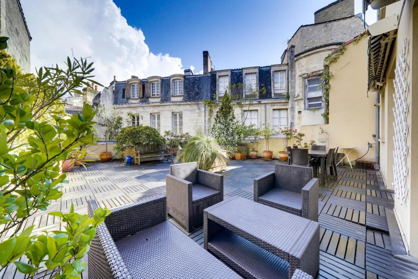 Lovely Apartment With Exceptional Terrace Bordeaux Bagian luar foto
