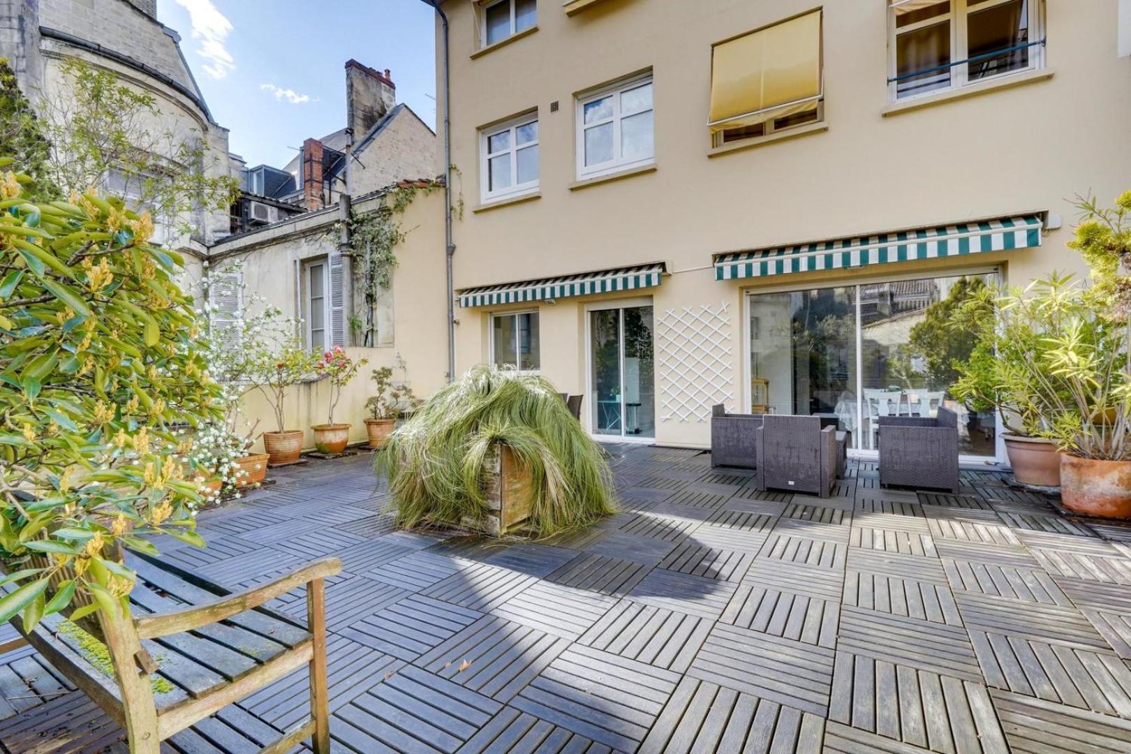 Lovely Apartment With Exceptional Terrace Bordeaux Bagian luar foto