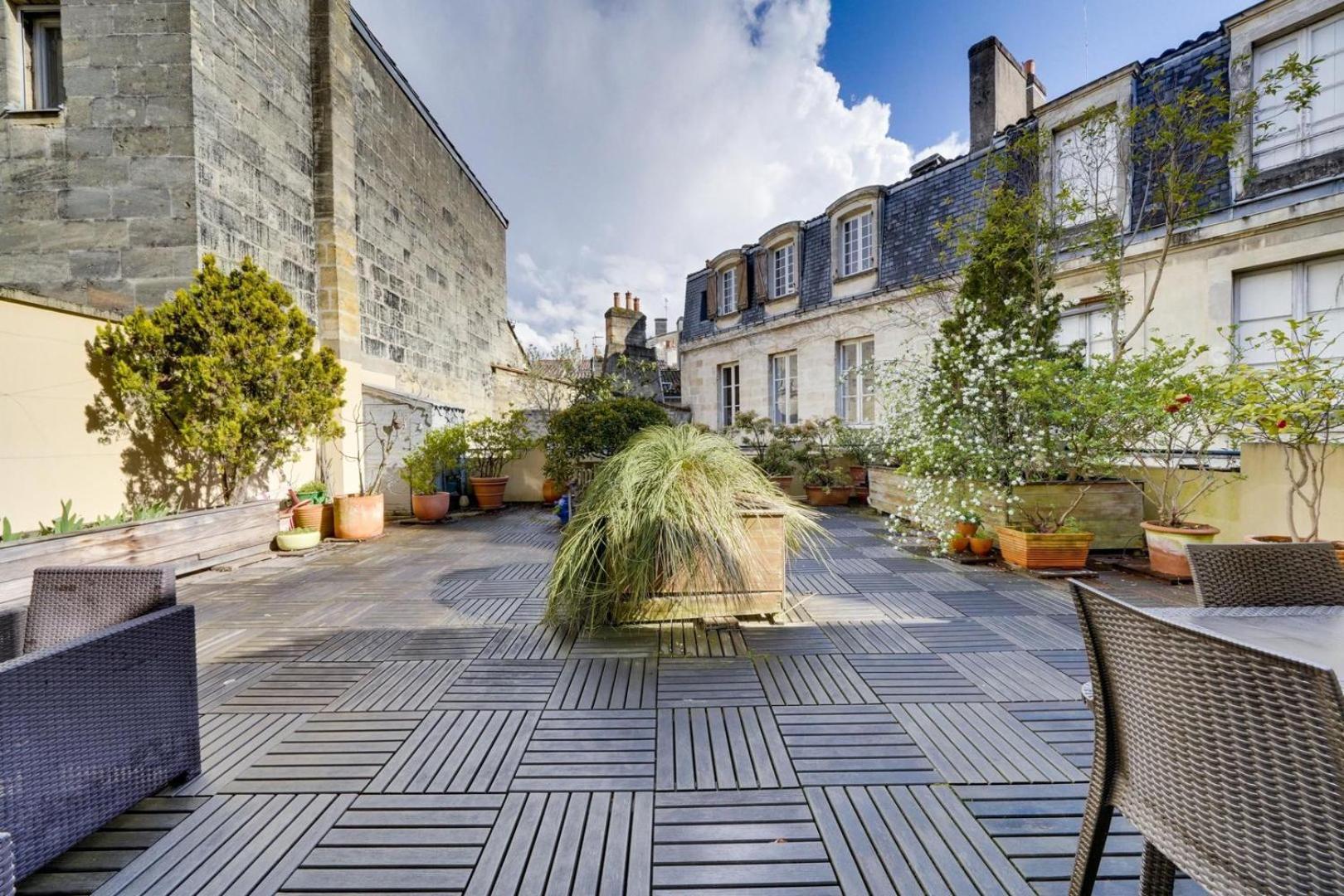 Lovely Apartment With Exceptional Terrace Bordeaux Bagian luar foto